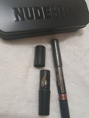 NUDESTIX Magnetic Luminous Eye Color Pencil - Rustique